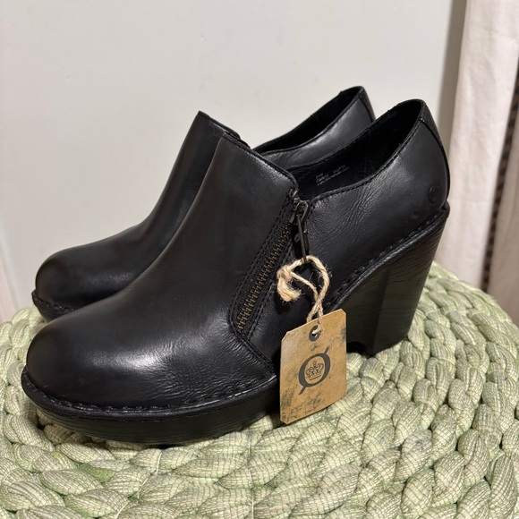 Born Elliot Black Leather Zipper Comfort Clog Ankle Booties NWT - Picture 1 of 8